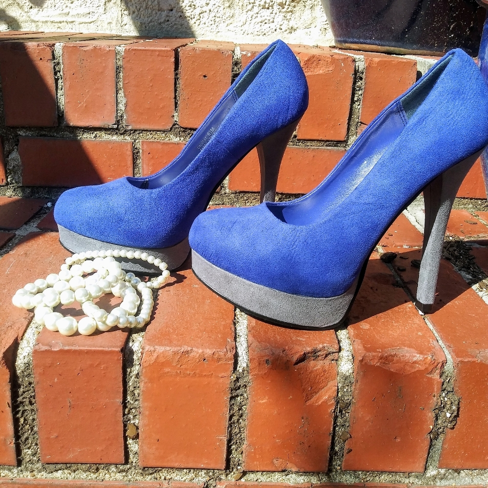 Blue heels w/grey bottom